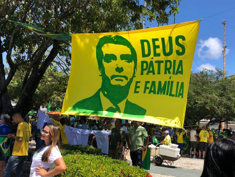 7 de Setembro é marcado por manifestações contra e a favor de Bolsonaro