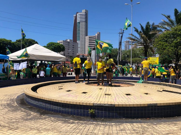 7 de Setembro é marcado por manifestações contra e a favor de Bolsonaro