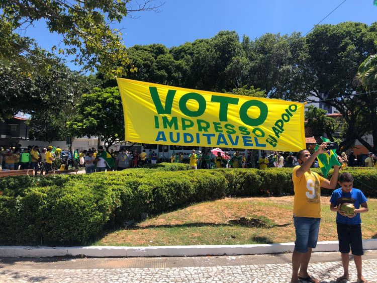 7 de Setembro é marcado por manifestações contra e a favor de Bolsonaro