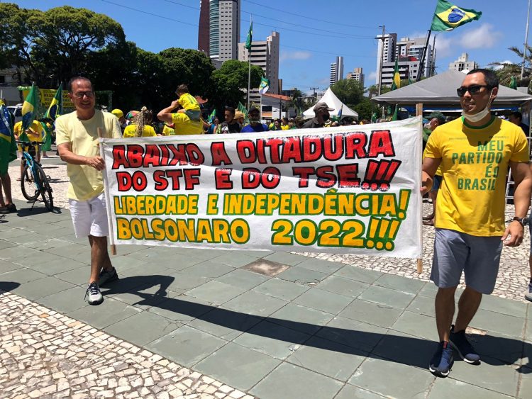 7 de Setembro é marcado por manifestações contra e a favor de Bolsonaro