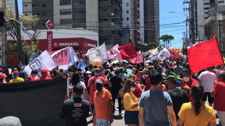 7 de Setembro é marcado por manifestações contra e a favor de Bolsonaro