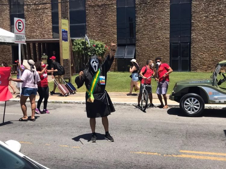 7 de Setembro é marcado por manifestações contra e a favor de Bolsonaro