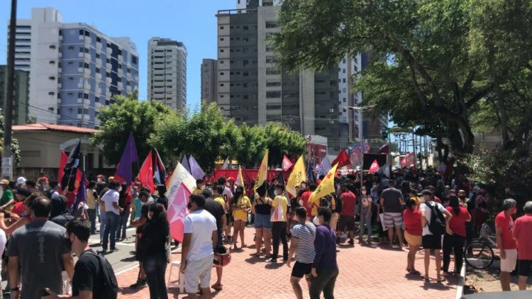 7 de Setembro é marcado por manifestações contra e a favor de Bolsonaro