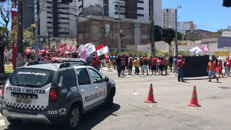 7 de Setembro é marcado por manifestações contra e a favor de Bolsonaro