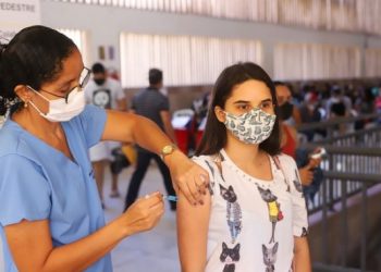 Natal chega a 85% da população vacinada com D1 contra a Covid-19