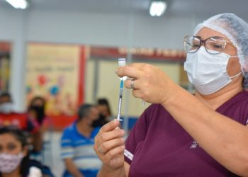 Natal amplia D2 de Oxford e Pfizer e inicia D3 para idosos de 95 anos e mais