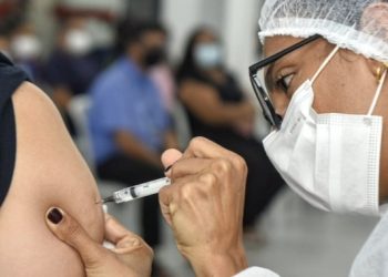 Natal vacina adolescentes de 13 anos e mais a partir desta sexta-feira (24)