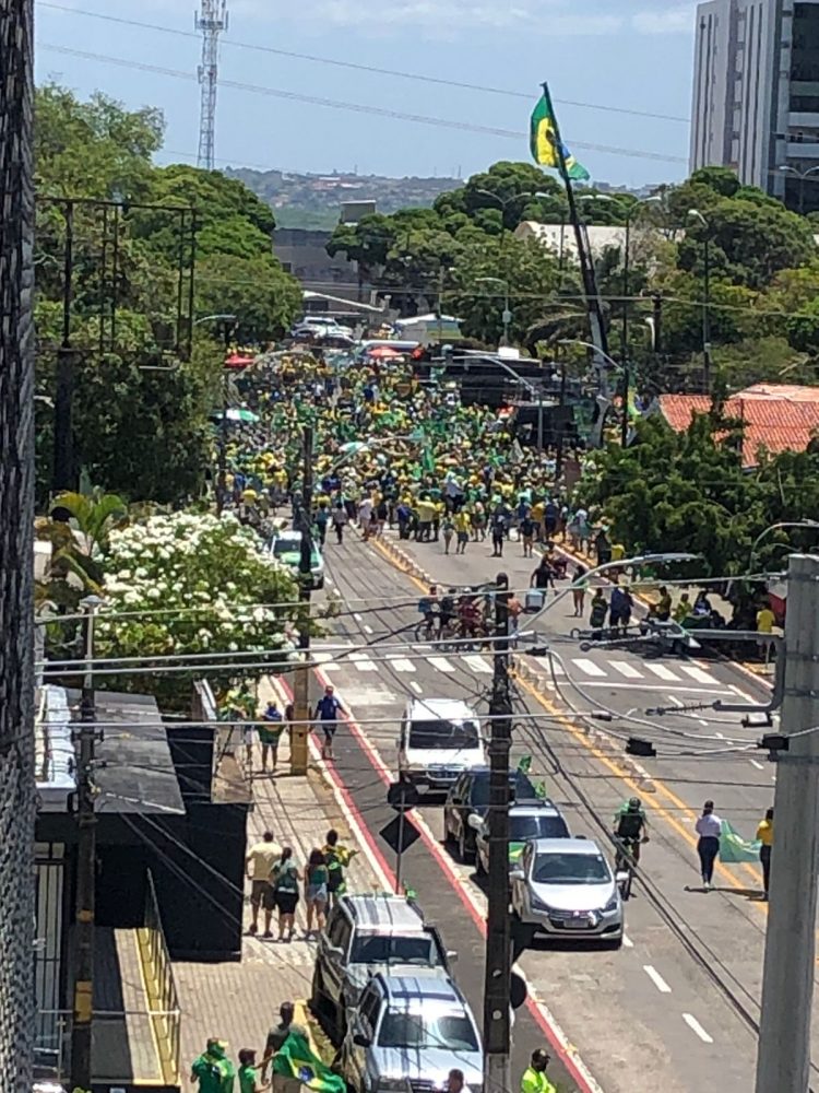 7 de Setembro é marcado por manifestações contra e a favor de Bolsonaro