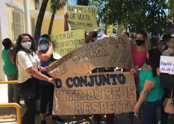 População protesta na STTU e pede volta de linhas de ônibus em bairros de Natal