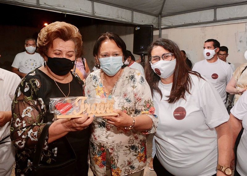 Em Santa Cruz, governadora abre feira de artesanato na Casa de Cultura Popular