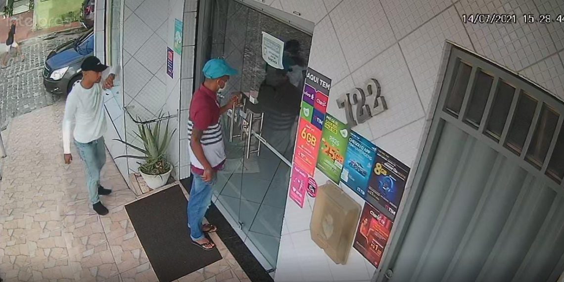 Polícia Civil divulga imagens de suspeitos de roubo a veículos em Natal