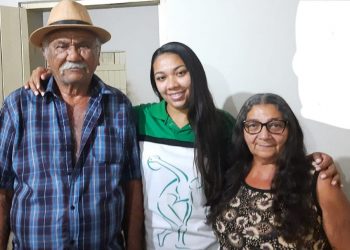 Filha de pais não alfabetizados é concluinte de Educação Física a distância pela UFRN