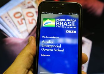Trabalhadores nascidos em abril podem sacar auxílio emergencial