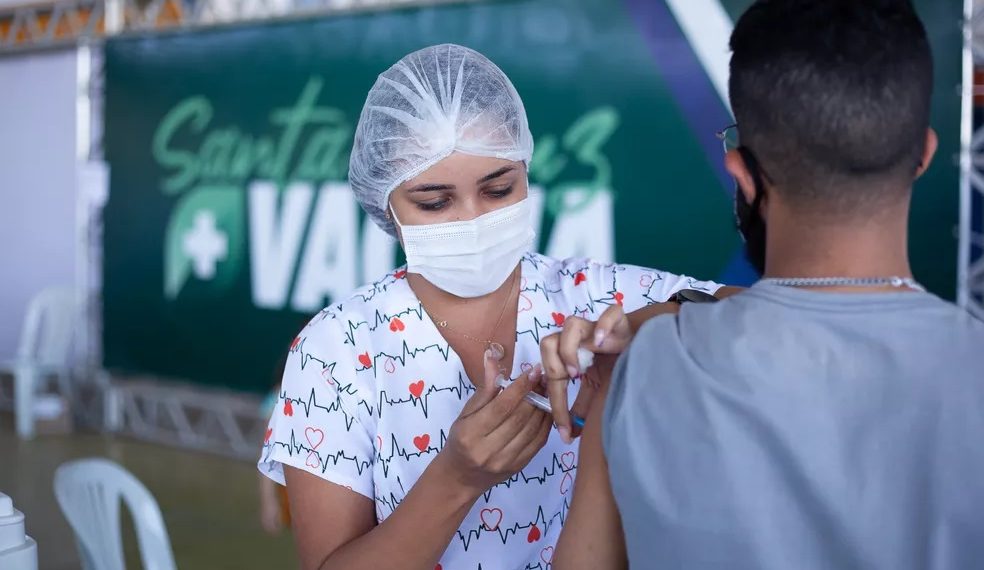 Natal suspende vacinação de adolescentes sem comorbidades contra a Covid