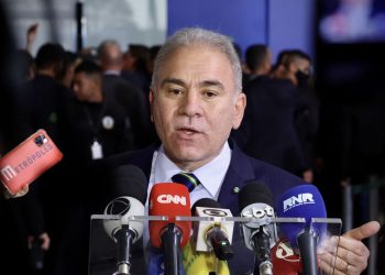 Brasil chega a 40% da população completamente vacinada contra covid-19