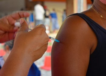 Natal amplia D3 para profissionais da saúde e trailer de vacinação segue para Tirol