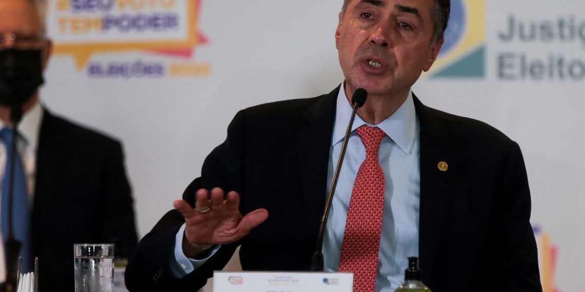 Presidente do TSE volta a defender regulamentação de redes sociais