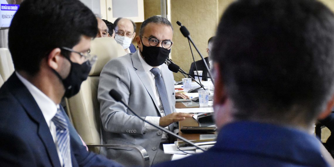 CPI da Covid: investigado na compra de respiradores pede sessão secreta