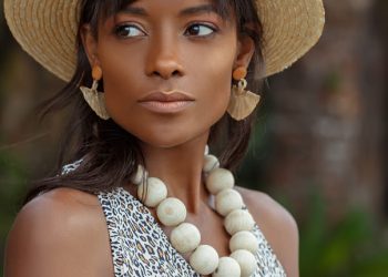 Modelo internacional, Gisele de Assis representa a beleza e liderança da mulher preta no mundo