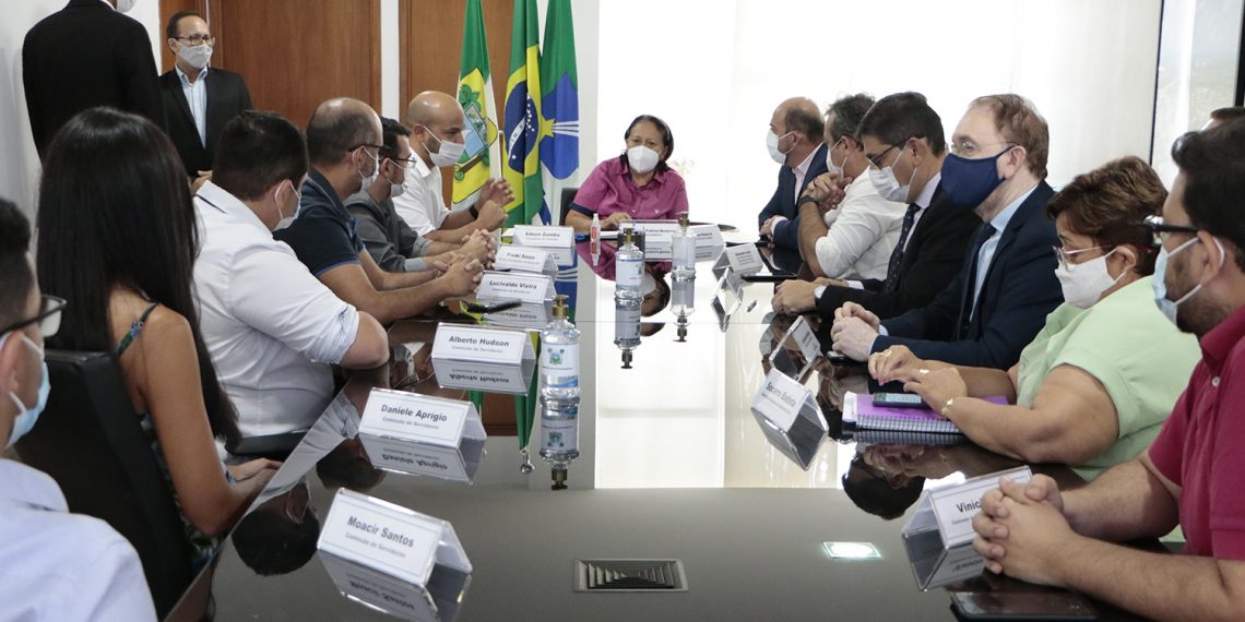 Governo define com servidores recomposição salarial de 15%
