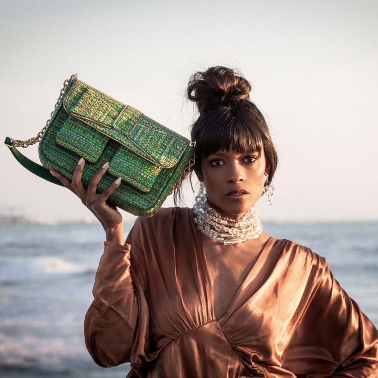 Modelo internacional, Gisele de Assis representa a beleza e liderança da mulher preta no mundo