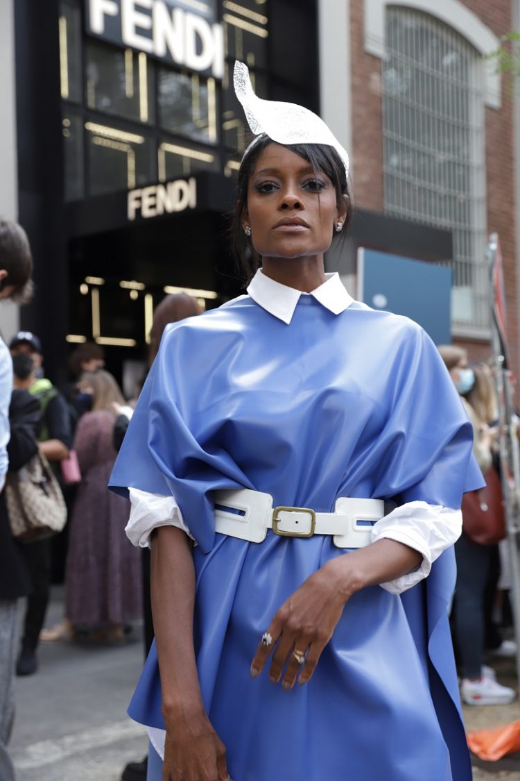 Modelo internacional, Gisele de Assis representa a beleza e liderança da mulher preta no mundo