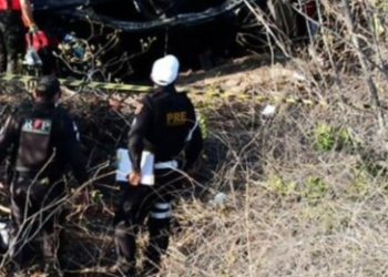 Capotamento de BMW deixa três feridos e um morto na RN-012