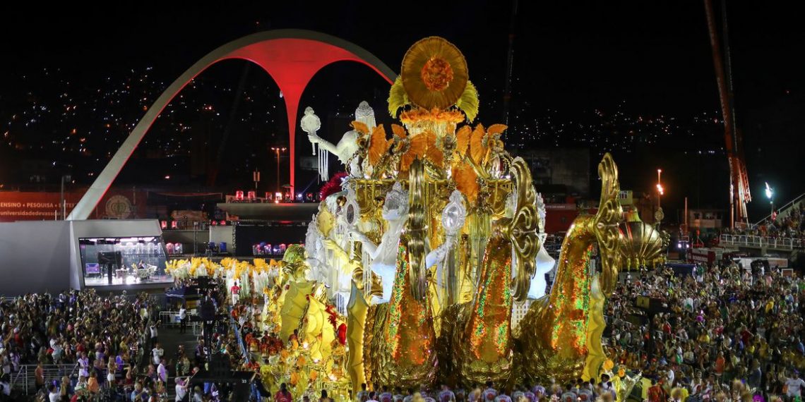 Rio e São Paulo adiam desfile de carnaval para feriado de Tiradentes