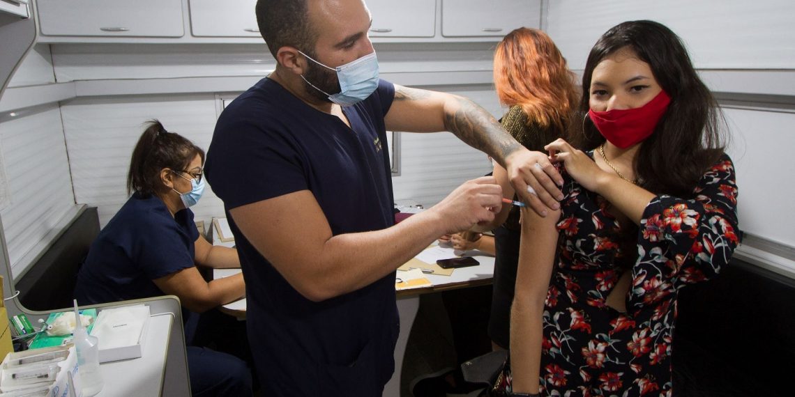 Vacina contra a Covid-19 terá ponto na Fiart para público a partir de 12 anos