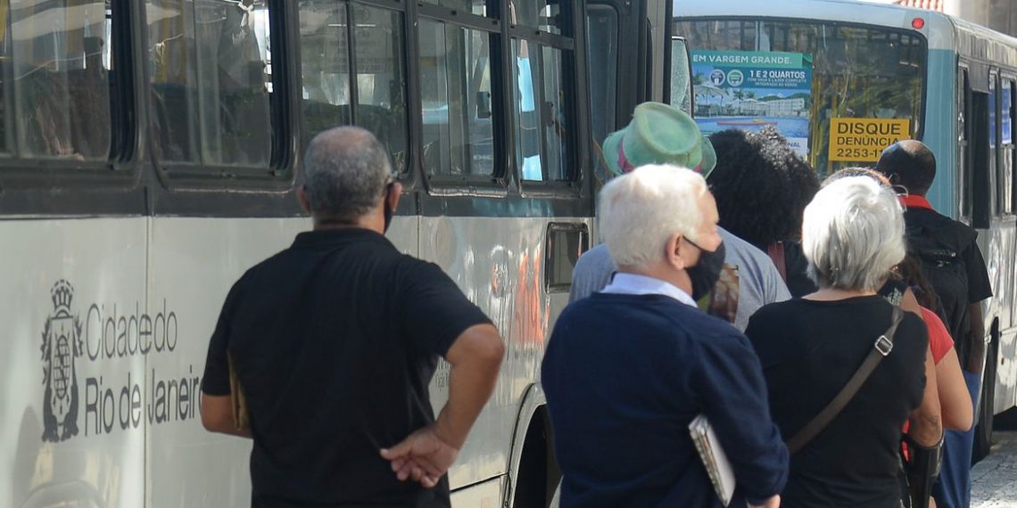 IBGE: inflação oficial fecha 2021 com alta de 10,06%