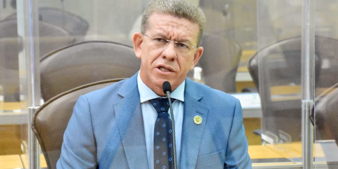 Deputado cobra providências ao Governo do Estado em favor dos policiais civis