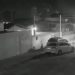 Após manter família refém em arrastão, bandidos são perseguidos pela PM, derrubam portão de casa, batem em carro e fogem
