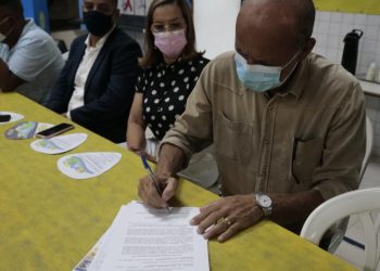 Prefeito de Parnamirim assina Regularização Fundiária de comunidade no Parque Industrial