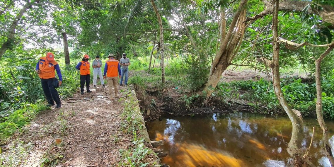 Defesa Civil conduz acadêmicos em trajeto para mapear áreas de leito de rios em Parnamirim