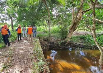 Defesa Civil conduz acadêmicos em trajeto para mapear áreas de leito de rios em Parnamirim