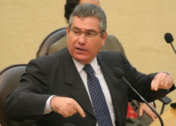 Oposição recorre a pesquisa para escolher candidato contra Fátima Bezerra