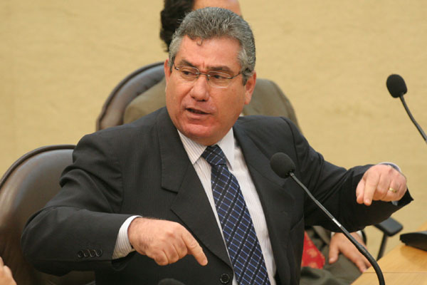Oposição recorre a pesquisa para escolher candidato contra Fátima Bezerra