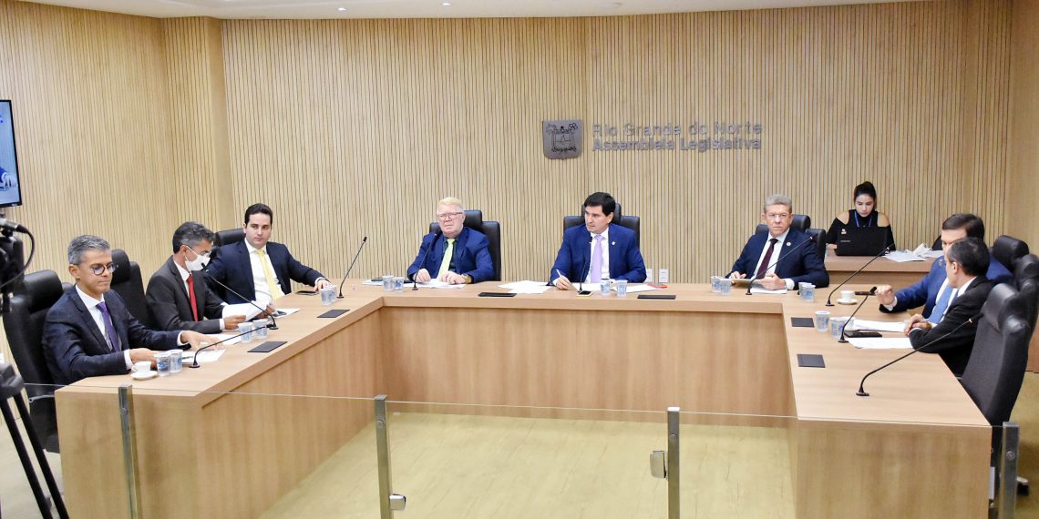 CCJR da ALRN aprova antecipação de parcela do reajuste para militares do RN