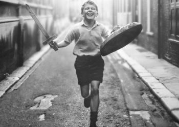 ‘Belfast’ – Um drama intenso sob o infante olhar sutil e bem humorado de um jovem garoto