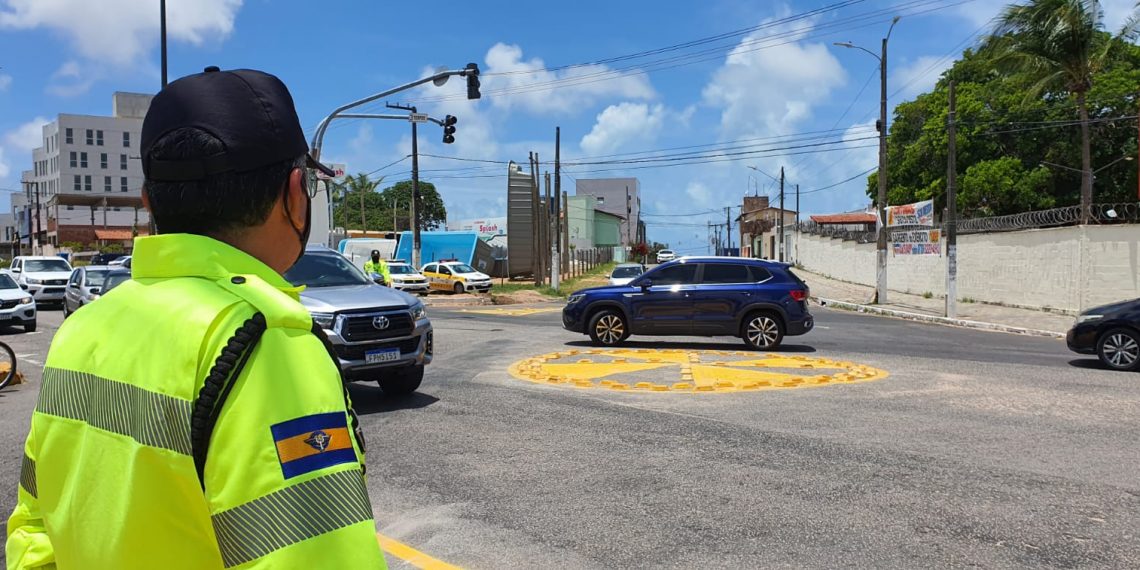Parnamirim: Sesdem implanta rotatória na Avenida Ayrton Senna