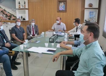 Prefeito de Parnamirim se reúne com superintendentes da Caixa para tratar sobre empreendimentos habitacionais