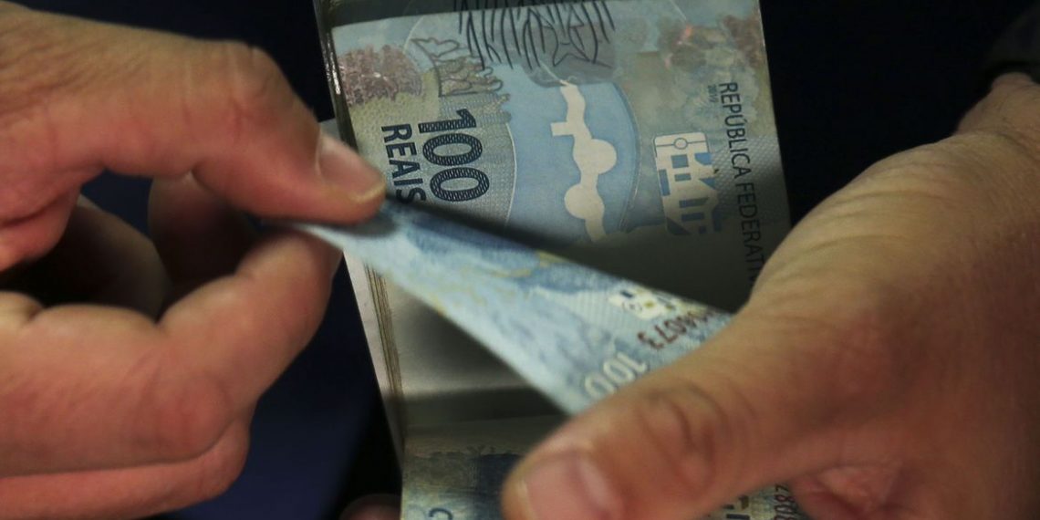 Caixa libera abono salarial para trabalhadores nascidos em agosto