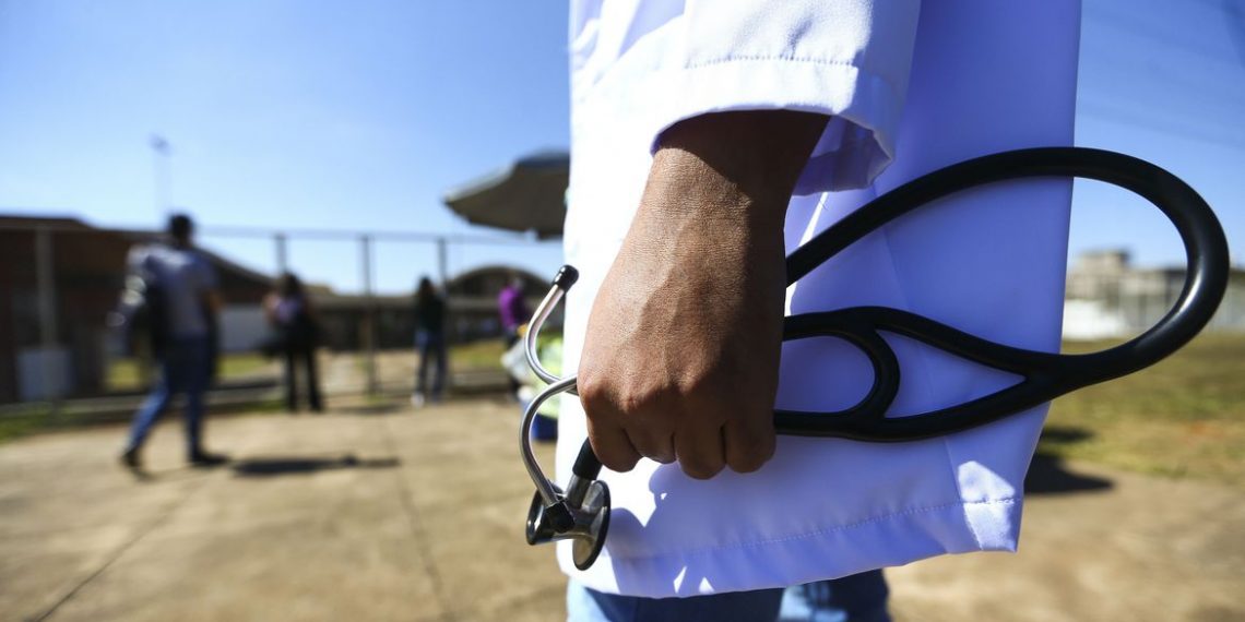 Médico estrangeiro deve ter exame de português para atuar no país
