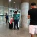 Após conseguir fugir da Ucrânia, jogador brasileiro desembarca em Natal e reencontra a família: ‘Sensação de alívio’