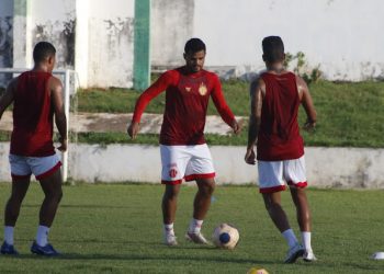 Mesmo fora de casa, América é favorito sobre Crato