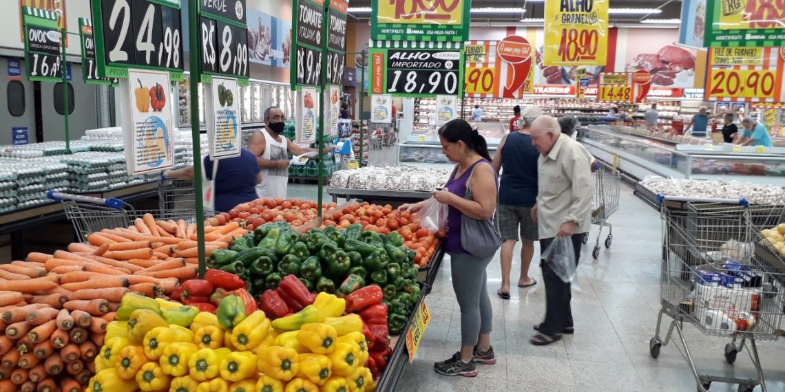 Alta de alimentos e da inflação castiga mais os pobres