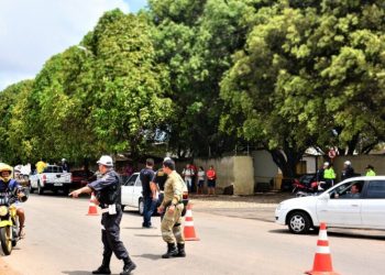 Mais de 295 mil veículos devem quitar taxa de licenciamento nesta semana no RN