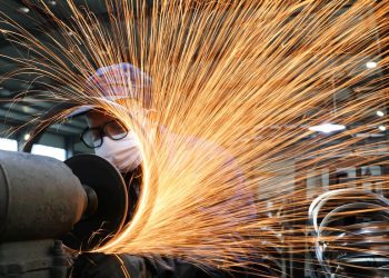 Produção industrial cresce em 11 dos 15 locais pesquisados pelo IBGE