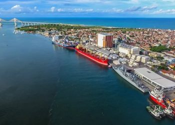 Corpo encontrado em veleiro à deriva no RN segue sem identificação; documentos em italiano foram achados com ele