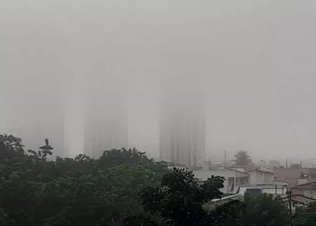 Névoa muda cenário e chama atenção de potiguares na manhã desta segunda (30)